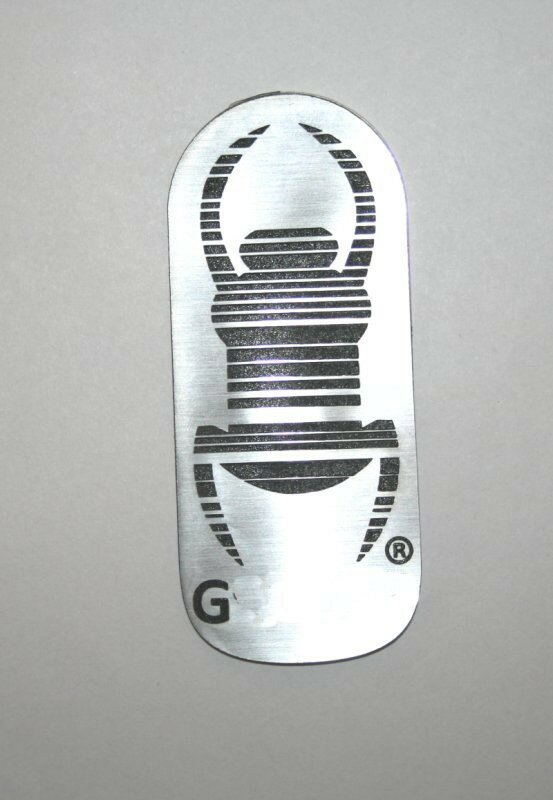 Travel bug - Sticker -   8,5 cm - zilver-zwart