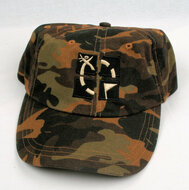 Pet camo bruin met geocaching logo